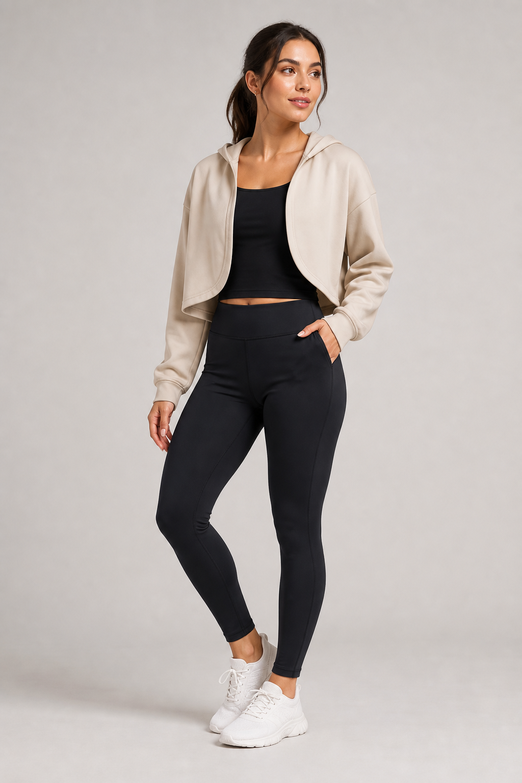 Sudadera deportiva corta beige con capucha para mujer