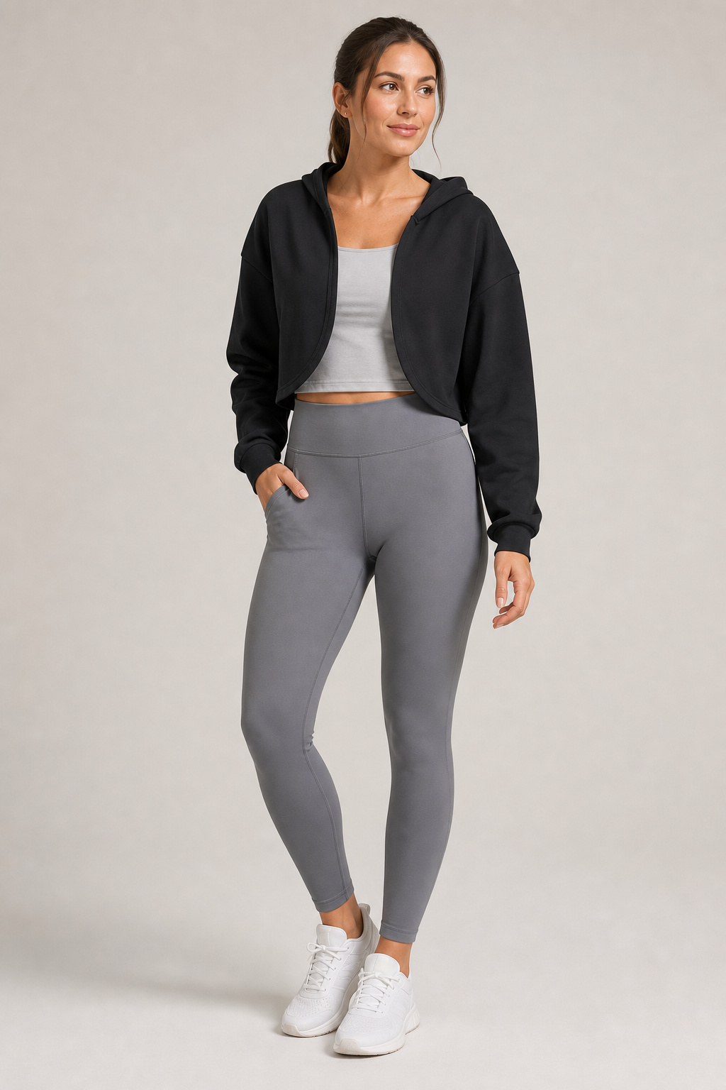 Sudadera deportiva corta negra con capucha para mujer